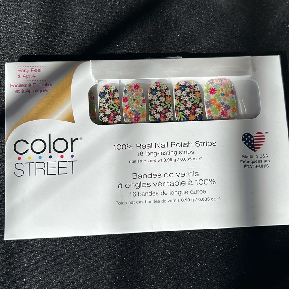 NWT Color Street “Daisy Me Rolling” Nail Strips
